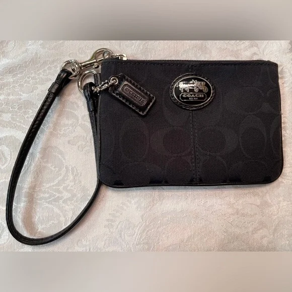 Coach Signature Wristlet Horse & Carriage, canvas with leather strap and hangtag - Picture 7 of 9